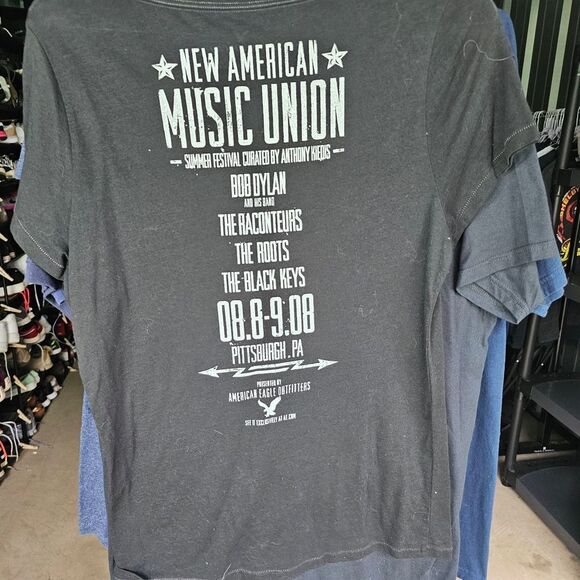 American Eagle Outfitters Charcoal Graphic Tee - Picture 5 of 5